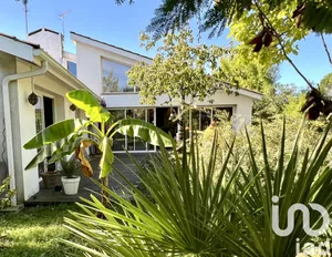 Architectural house at Villenave-d'Ornon (33140)