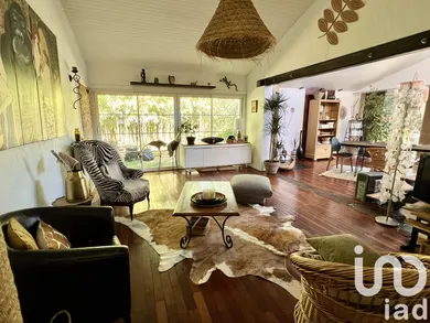 Architectural house at Villenave-d'Ornon (33140)