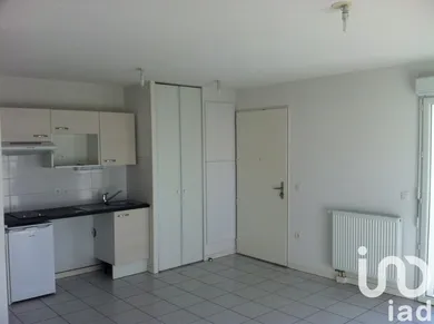 Apartment in Saint-Jean-d'Illac (33127)