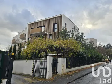 Parking at Écully (69130)