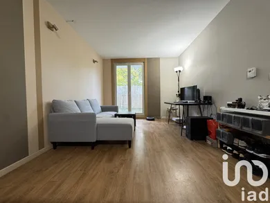 Apartment in Les Ulis (91940)