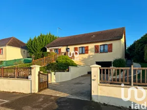 Detached house at Paron (89100)