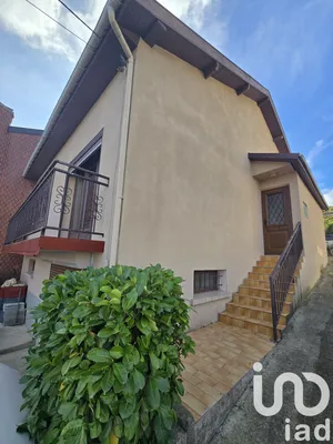 Village house at Fleury-la-Rivière (51480)