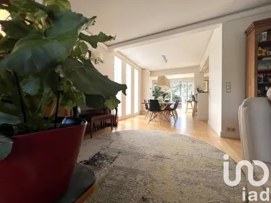 Maison d'architecte à Marnes-la-Coquette (92430)