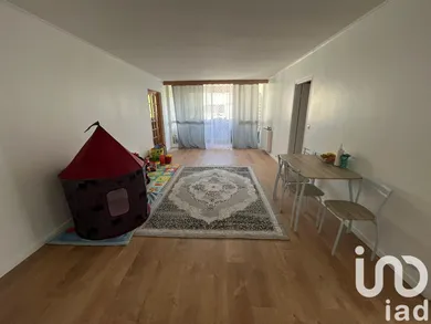 Apartment at Savigny-le-Temple (77176)