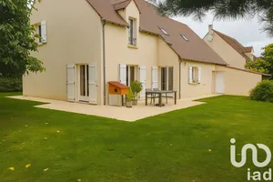 House at Gazeran (78125)