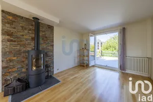 House at Fresnes (94260)