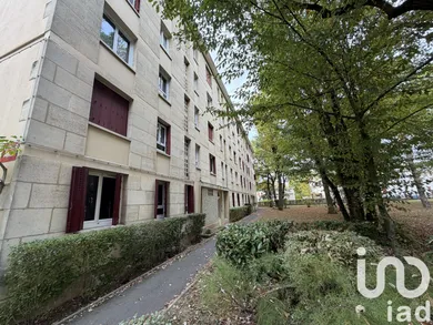 Appartement à Sainte-Geneviève-des-Bois (91700)