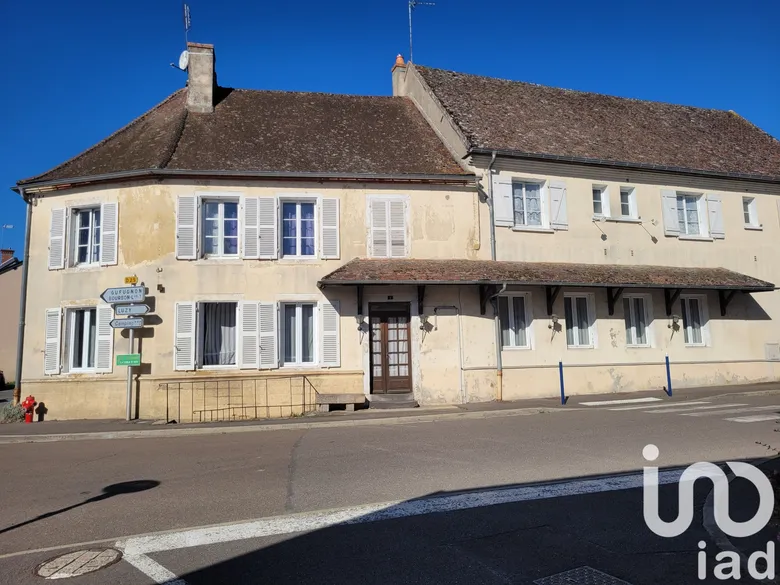Maison 14 pièces 418 m² · à Issy-l'Évêque · 418 m² · 235 000 €