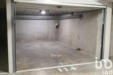Parking à Paris (75019)