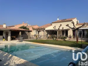 House at Fourques (30300)