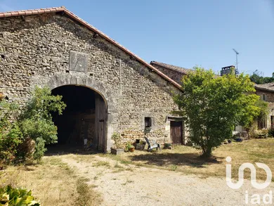 Domaine à BRUX (86510)