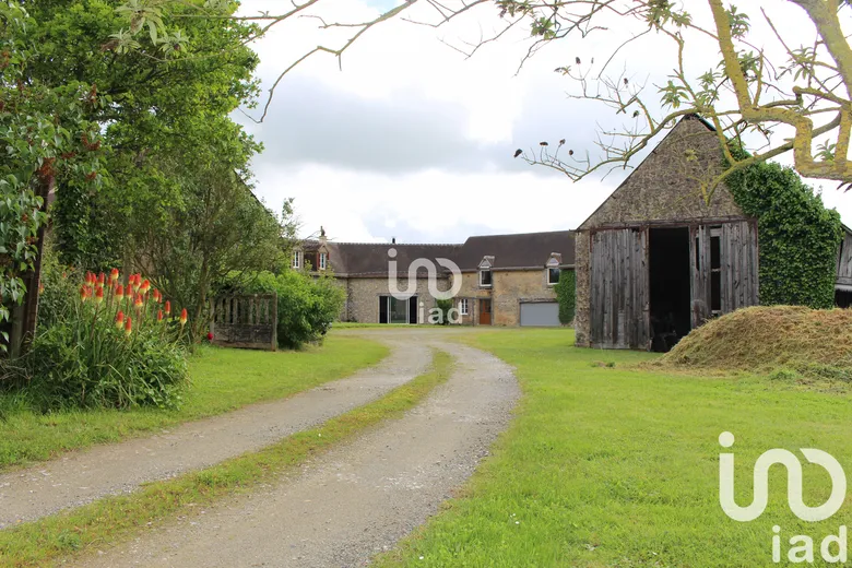 Maison 10 pièces 370 m² · à Évron · 370 m² · 270 000 €