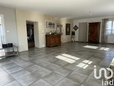 Longere in Les Magnils-Reigniers (85400)