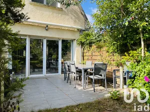 House at Les Clayes-sous-Bois (78340)