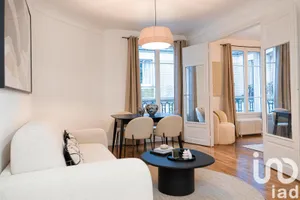 Apartment in Paris (75016)