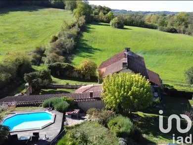 Maison de campagne à Val de Louyre et Caudeau (24510)