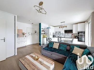 Duplex in Saint-Thibault-des-Vignes (77400)