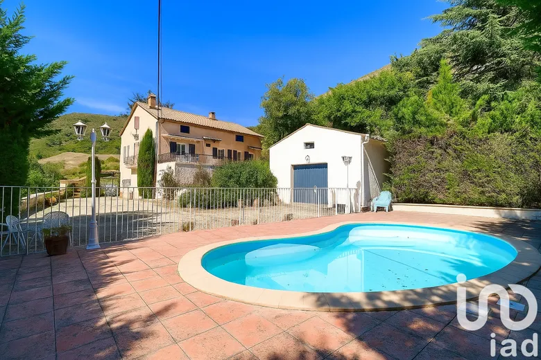 Maison 6 pièces 325 m² · à Barret de Lioure · 325 m² · 550 000 €