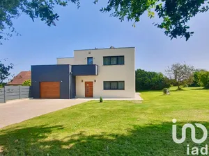 Architectural house at La Ferté-Gaucher (77320)