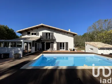 House at Mios (33380)