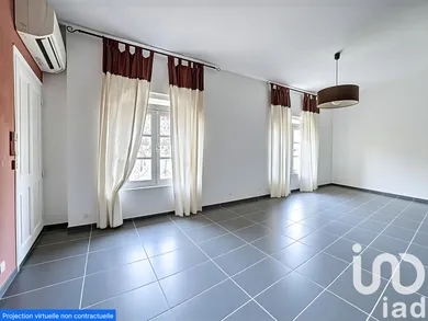 Townhouse in Beaucaire (30300)