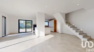 House at Eyguières (13430)