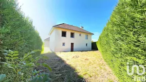 House in Pleaux (15700)