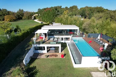 Architectural house in Bouliac (33270)