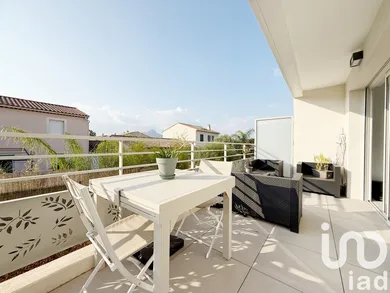 Apartment at La Crau (83260)