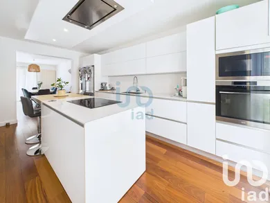 Architectural house in Sainte-Geneviève-des-Bois (91700)