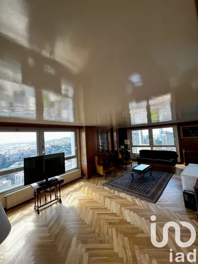 Apartment in Puteaux (92800)
