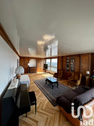 Apartment in Puteaux (92800)