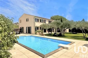 House in Saint-Maximin (30700)