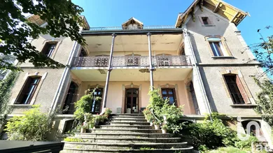 Architectural house in Mauzun (63160)