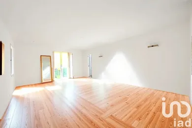 Apartment in Villecresnes (94440)
