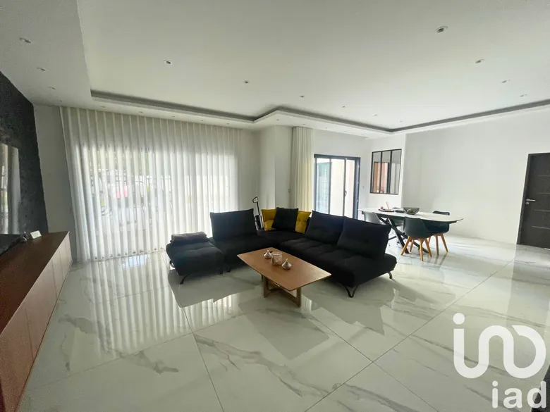 Maison 8 pièces 221 m² · à Joué-lès-Tours · 221 m² · 690 000 €