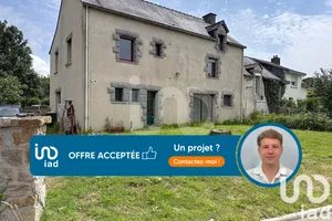 Traditional house at Camoël (56130)