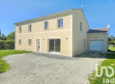 House in Genté (16130)