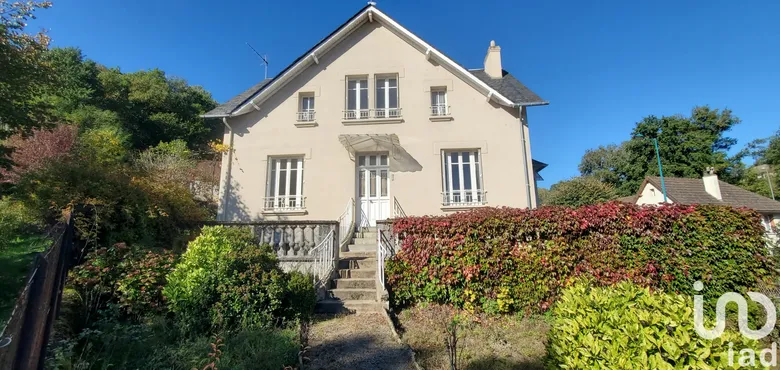Maison 6 pièces 152 m² · à Ydes · 151,6 m² · 110 000 €
