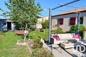 House at Saint-Étienne-du-Bois (85670)