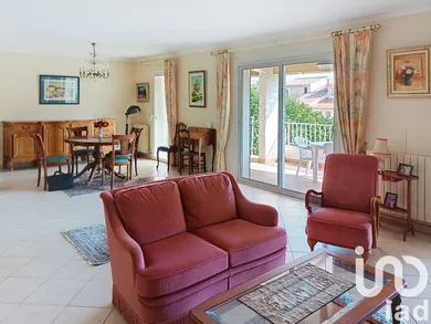 Traditional house in sanary sur mer (83110)