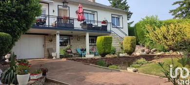 Traditional house at Courtenay (45320)