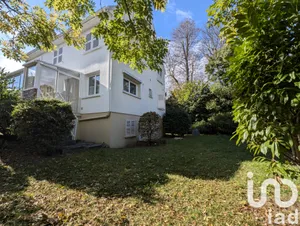 Architectural house at Ermont (95120)