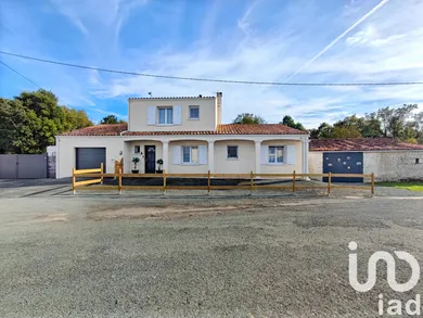 House at Puyrolland (17380)