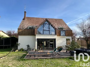 Architectural house at Saint-Prix (95390)