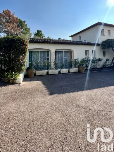 Mansion in Roquebrune-sur-Argens (83520)