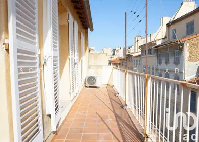 Building in Marseille (13001)
