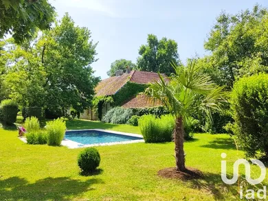 Castle at Faverney (70160)