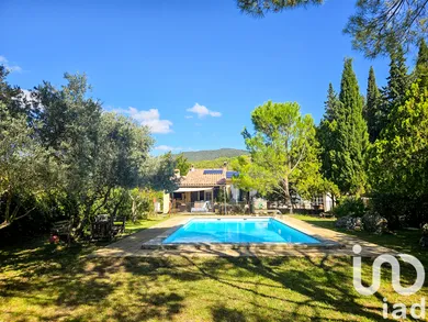 Traditional house at Saumane-de-Vaucluse (84800)